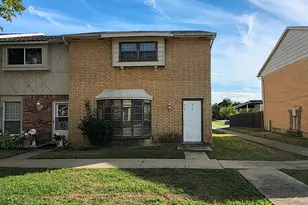 99 W Mountain Creek Dr, Grand Prairie, TX 75052 - Photo 2