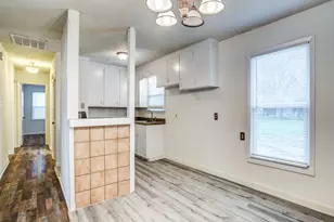 533 NW Lorna St, Burleson, TX 76028 - Photo 10