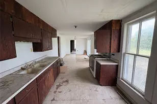 104 E N St, Hico, TX 76457 - Photo 12