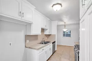 1714 Granada Dr, Arlington, TX 76014 - Photo 4