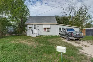 2009 Pecan St, Commerce, TX 75428 - Photo 2