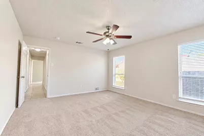 3018 Meadow Creek Court, Grand Prairie, TX 75052 - Photo 14