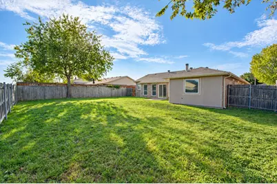 3018 Meadow Creek Court, Grand Prairie, TX 75052 - Photo 24
