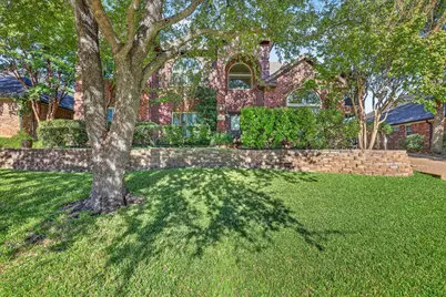 204 Castle Hill Drive, Burleson, TX 76028 - Photo 4