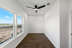 1025 Wyatt Ln, McGregor, TX 76657 - Photo 24