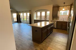 313 Richard St, Burleson, TX 76028 - Photo 4