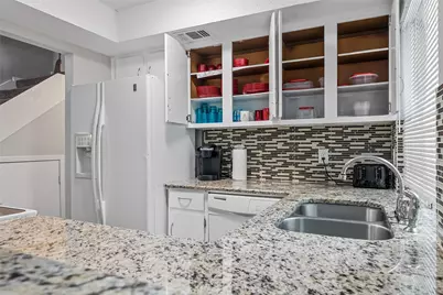 2104 Via Balboa, Carrollton, TX 75006 - Photo 6