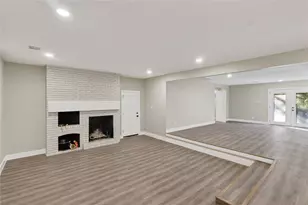 209 W 9th St, Kemp, TX 75143 - Photo 2