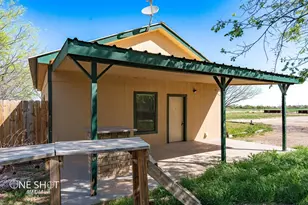 542 McCartney Ln, Tye, TX 79563 - Photo 2