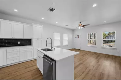 920 W Collins Street, Denison, TX 75020 - Photo 6