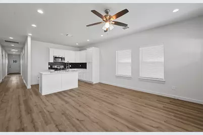 920 W Collins Street, Denison, TX 75020 - Photo 2