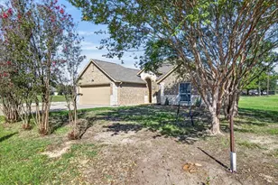 204 Bounding Main St, Gun Barrel City, TX 75156 - Photo 2