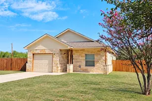 1304 Glenwood Cir, Breckenridge, TX 76424 - Photo 2