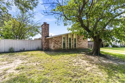 1901 Dodge Trail, Grand Prairie, TX 75052 - Photo 4