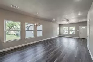 708 Elba St, Bowie, TX 76230 - Photo 6