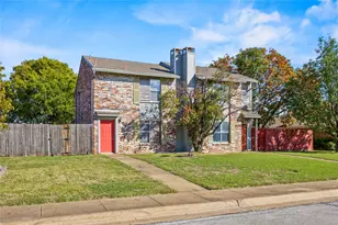 810 Redbud Dr, DeSoto, TX 75115 - Photo 2