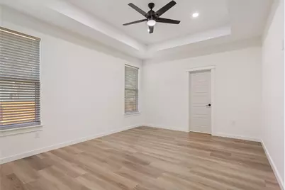 933 N 12th Street, Waco, TX 76707 - Photo 16