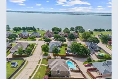 8902 Watersway Drive, Rowlett, TX 75088 - Photo 10
