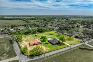 501 N Van Zandt St, Tioga, TX 76271 - Photo 1
