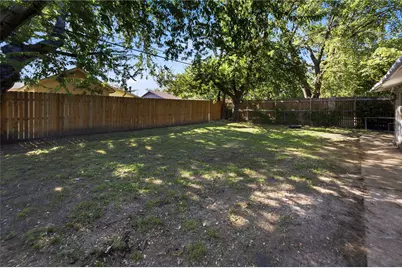 333 Blueberry Lane, Grand Prairie, TX 75052 - Photo 20