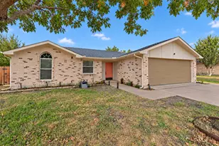 907 Crest Park Dr, Garland, TX 75042 - Photo 1