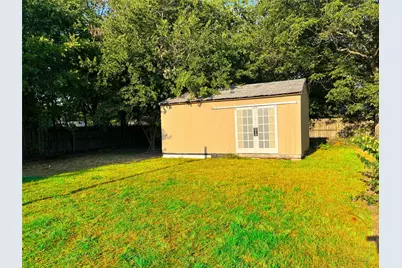 1108 Locust Street, Gainesville, TX 76240 - Photo 2