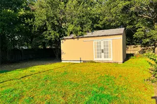 1108 Locust St, Gainesville, TX 76240 - Photo 2