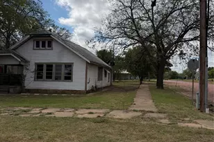 325 Pine St, Ranger, TX 76470 - Photo 10