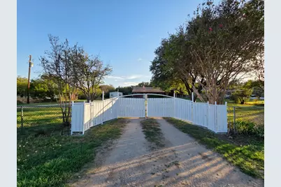109 Live Oak Road, Springtown, TX 76082 - Photo 1