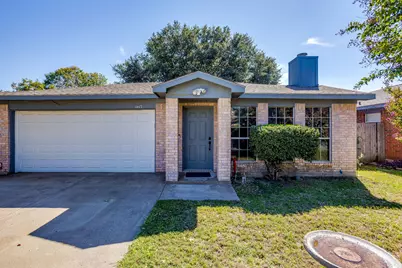 1417 Yorkshire Street, Fort Worth, TX 76134 - Photo 2