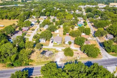 200 S Parkway Drive, Alvarado, TX 76009 - Photo 1