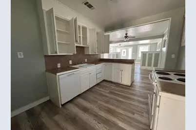 1300 N Oak Avenue, Mineral Wells, TX 76067 - Photo 2