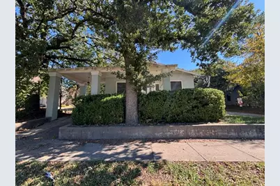 1300 N Oak Avenue, Mineral Wells, TX 76067 - Photo 1