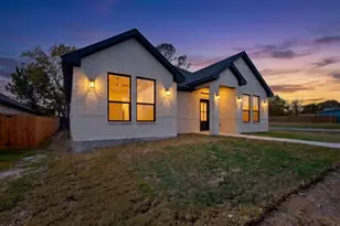 1309 N Breckenridge St, Ennis, TX 75119 - Photo 1