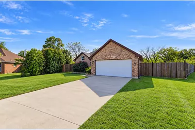 229 Quail Run, Aubrey, TX 76227 - Photo 2