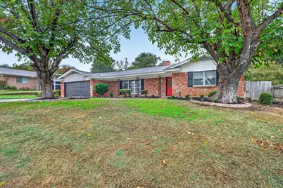 913 Queens Way, Bedford, TX 76021 - Photo 4