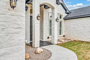 505 S Navajo Trail, McGregor, TX 76657 - Photo 2