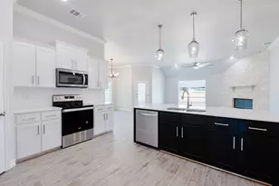809 Sunny's Halo Dr, Hewitt, TX 76643 - Photo 8