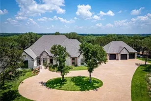 1136 Queen Elizabeth Dr, McGregor, TX 76657 - Photo 2