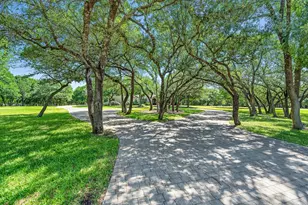 565 Lost Hunters Canyon, China Spring, TX 76633 - Photo 6