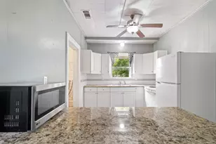 408 W Trinity St, Groesbeck, TX 76642 - Photo 14