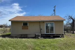 103 Cypress St, Lott, TX 76656 - Photo 4