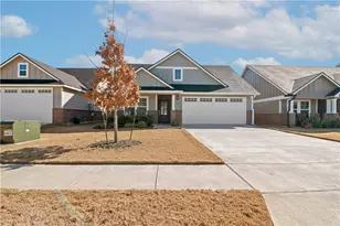 422 Travis Dr, McGregor, TX 76657 - Photo 2