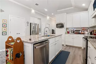 422 Travis Dr, McGregor, TX 76657 - Photo 8