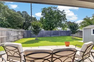 422 Travis Dr, McGregor, TX 76657 - Photo 24