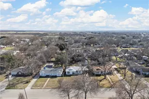 1016 E Elm St, Hillsboro, TX 76645 - Photo 2