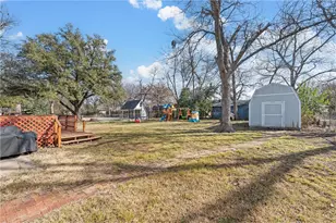 1016 E Elm St, Hillsboro, TX 76645 - Photo 26