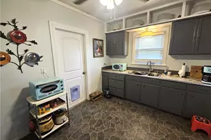 706 W Navasota St, Groesbeck, TX 76642 - Photo 8