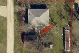 320 N 5th St, Lott, TX 76656 - Photo 2