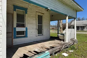 320 N 5th St, Lott, TX 76656 - Photo 10